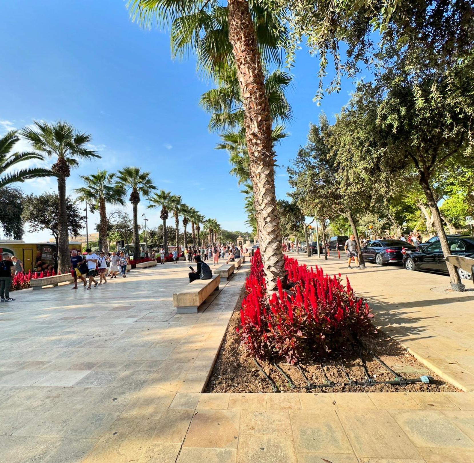 Seaview Sliema 30 Seconds To High Street & Ferry, 2X Double En-Suite Bedrooms, Modern Whole Traditional Townhouse, Kitchen, Living Area, & Roof Terrace 외부 사진