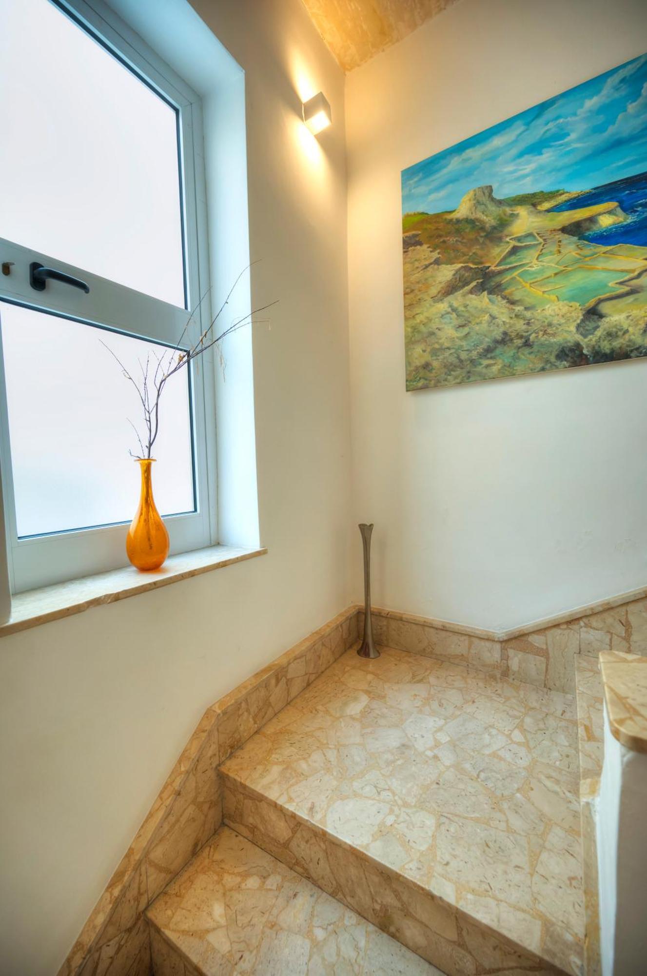 Seaview Sliema 30 Seconds To High Street & Ferry, 2X Double En-Suite Bedrooms, Modern Whole Traditional Townhouse, Kitchen, Living Area, & Roof Terrace 외부 사진