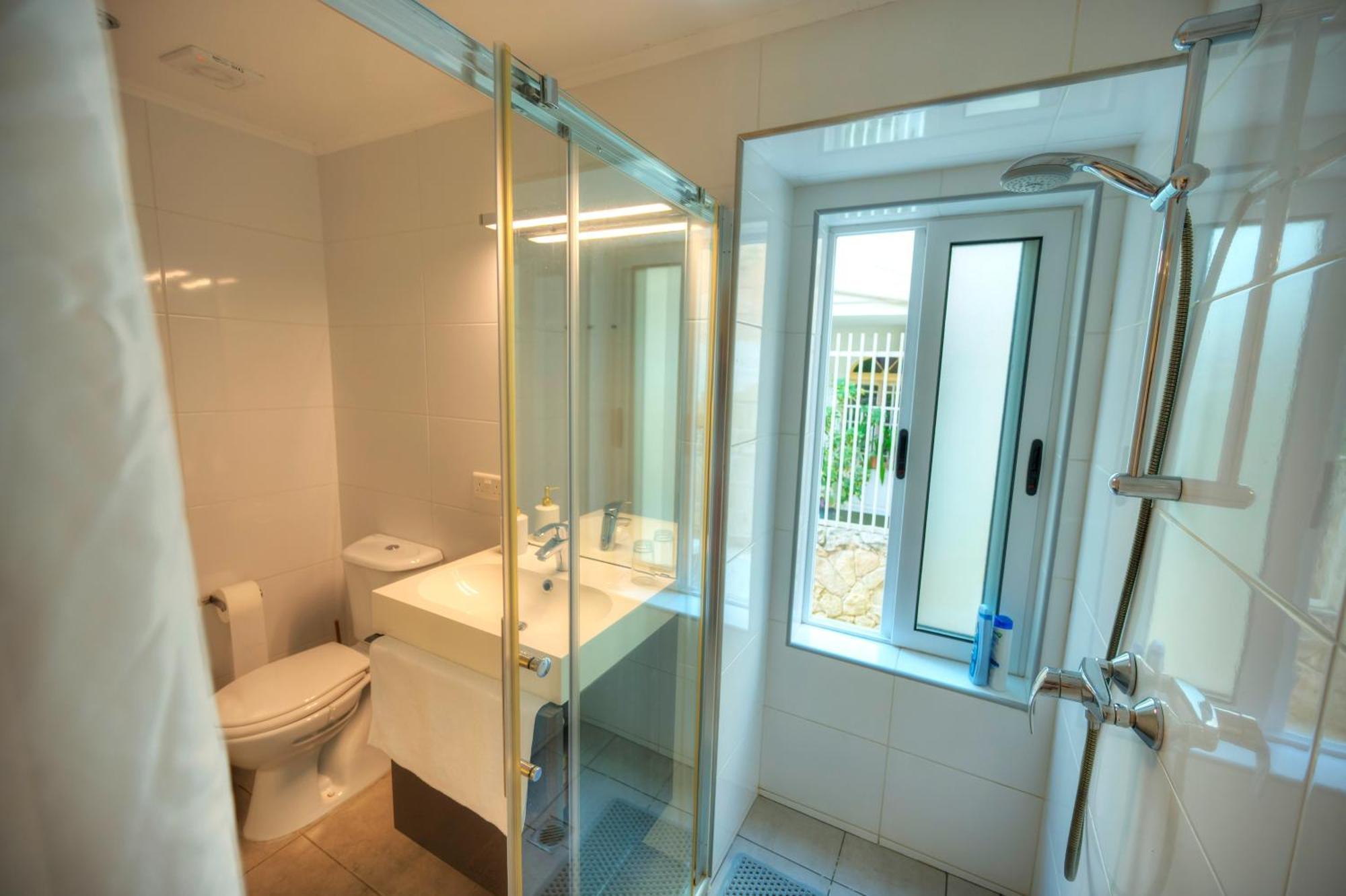 Seaview Sliema 30 Seconds To High Street & Ferry, 2X Double En-Suite Bedrooms, Modern Whole Traditional Townhouse, Kitchen, Living Area, & Roof Terrace 외부 사진