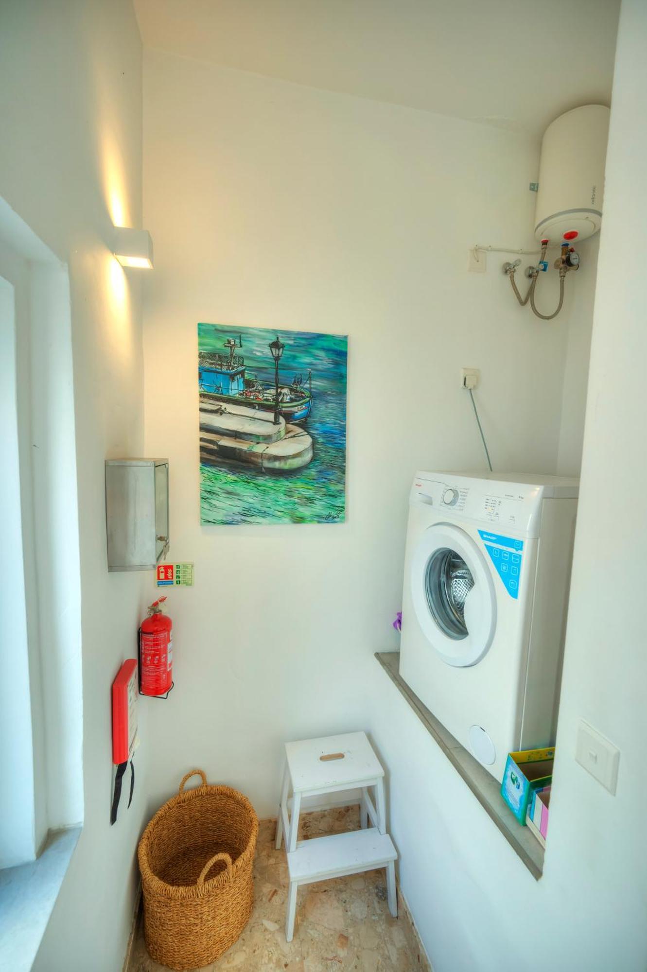 Seaview Sliema 30 Seconds To High Street & Ferry, 2X Double En-Suite Bedrooms, Modern Whole Traditional Townhouse, Kitchen, Living Area, & Roof Terrace 외부 사진