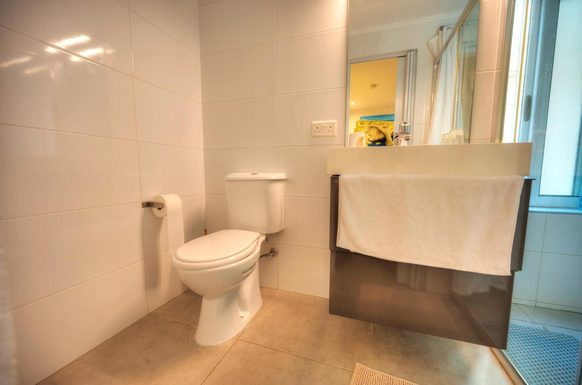 Seaview Sliema 30 Seconds To High Street & Ferry, 2X Double En-Suite Bedrooms, Modern Whole Traditional Townhouse, Kitchen, Living Area, & Roof Terrace 외부 사진