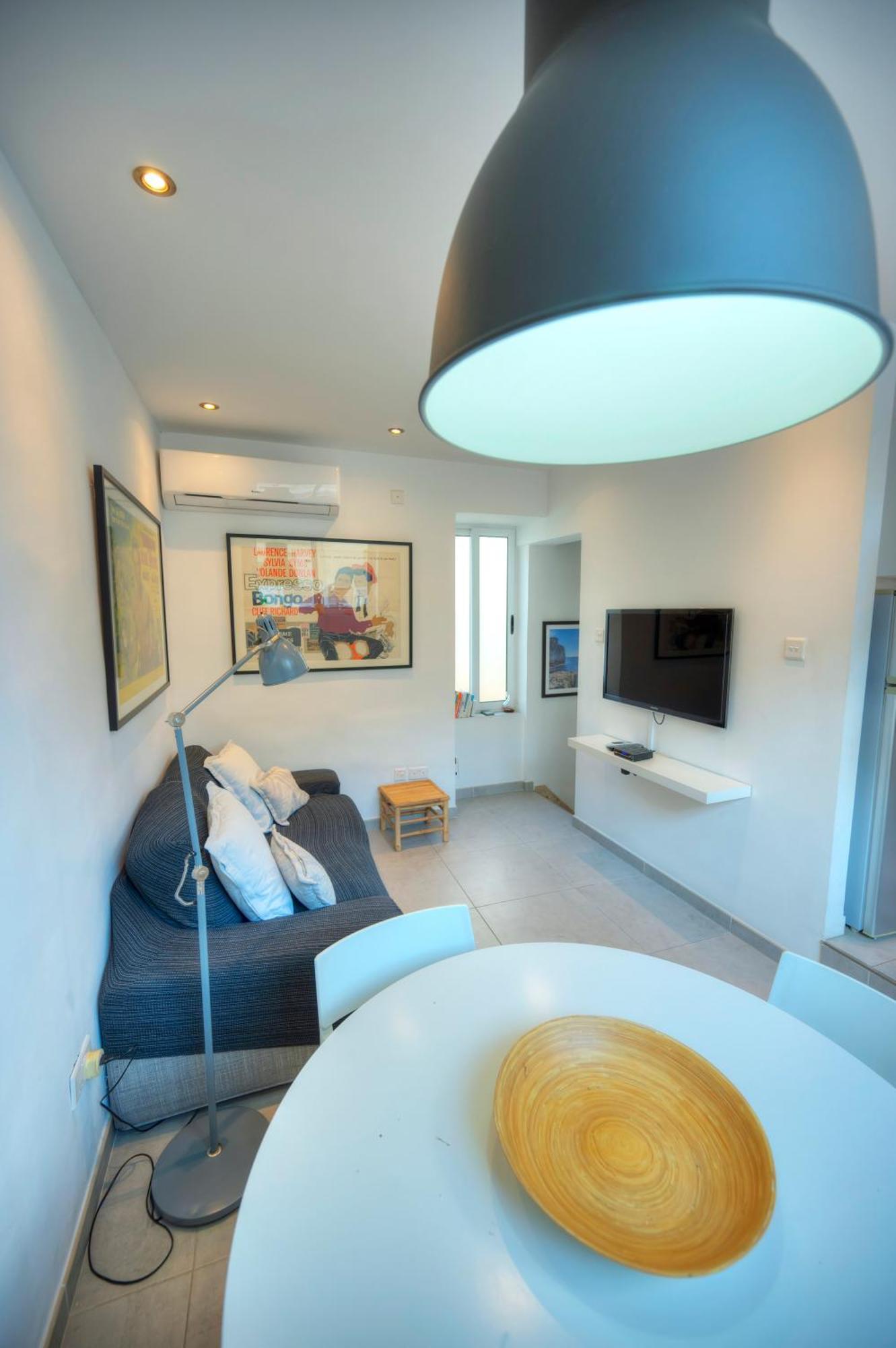 Seaview Sliema 30 Seconds To High Street & Ferry, 2X Double En-Suite Bedrooms, Modern Whole Traditional Townhouse, Kitchen, Living Area, & Roof Terrace 외부 사진