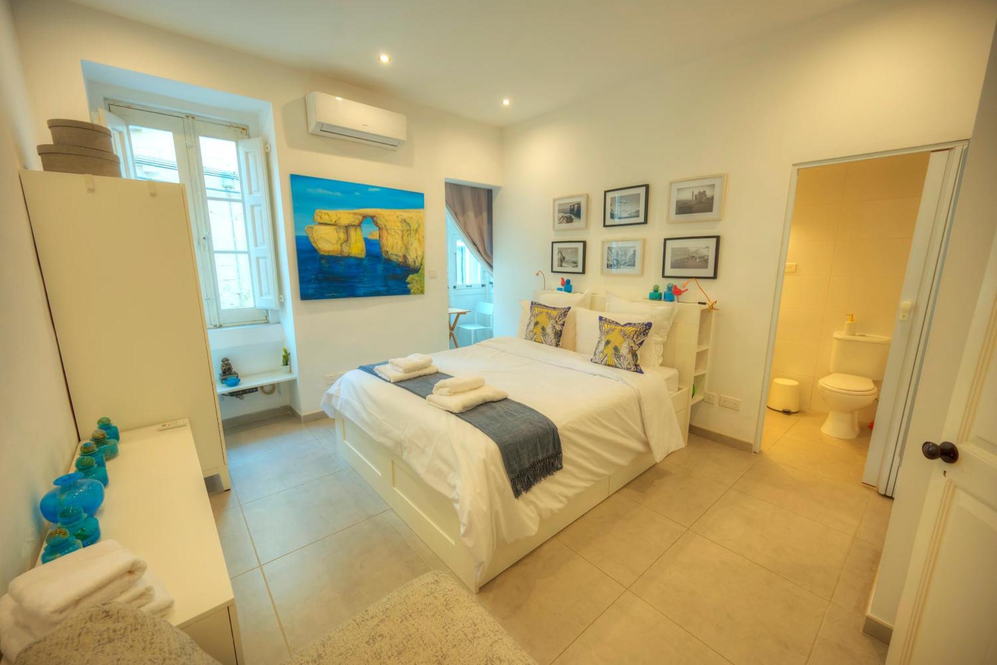 Seaview Sliema 30 Seconds To High Street & Ferry, 2X Double En-Suite Bedrooms, Modern Whole Traditional Townhouse, Kitchen, Living Area, & Roof Terrace 외부 사진