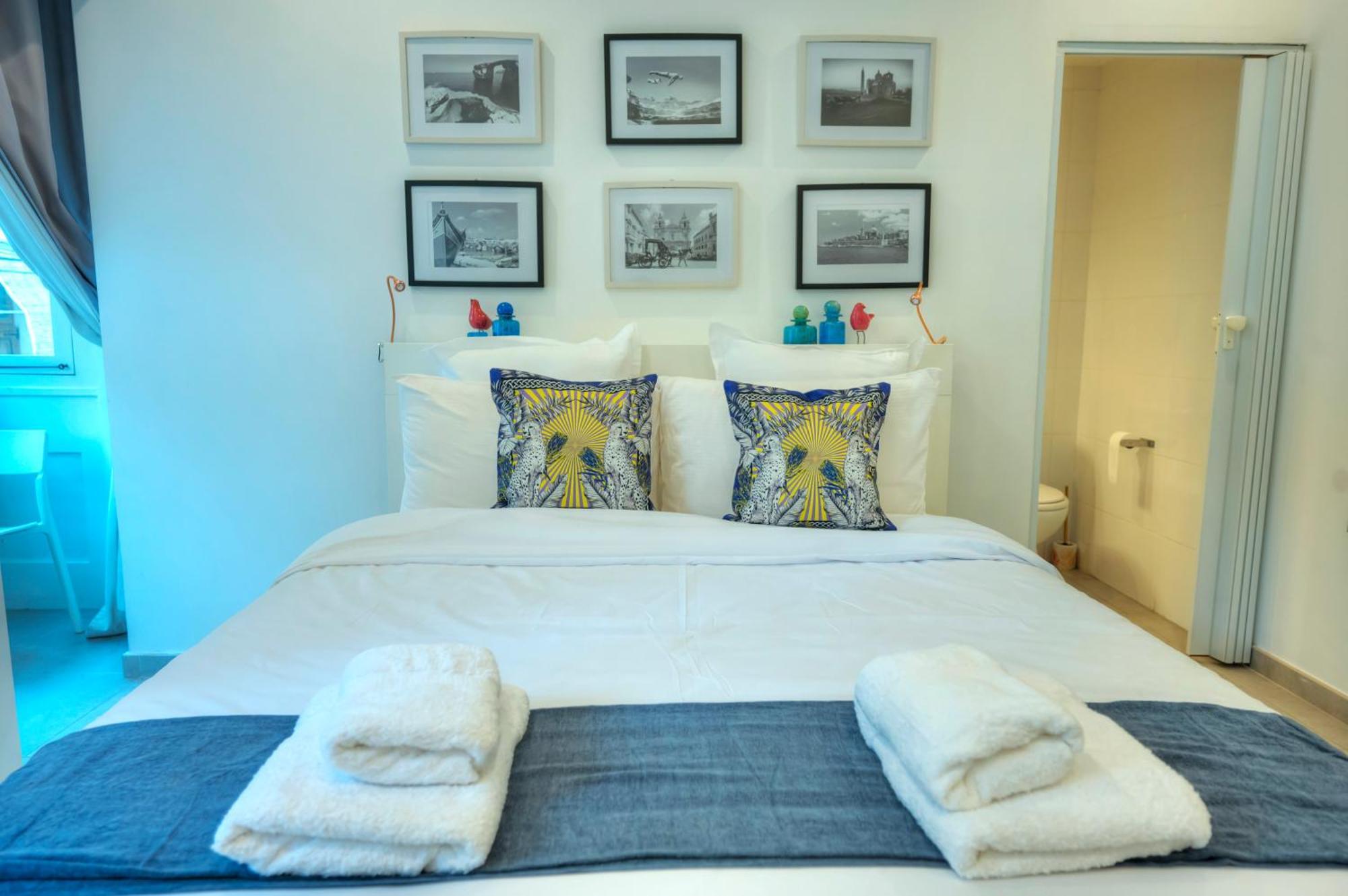 Seaview Sliema 30 Seconds To High Street & Ferry, 2X Double En-Suite Bedrooms, Modern Whole Traditional Townhouse, Kitchen, Living Area, & Roof Terrace 외부 사진