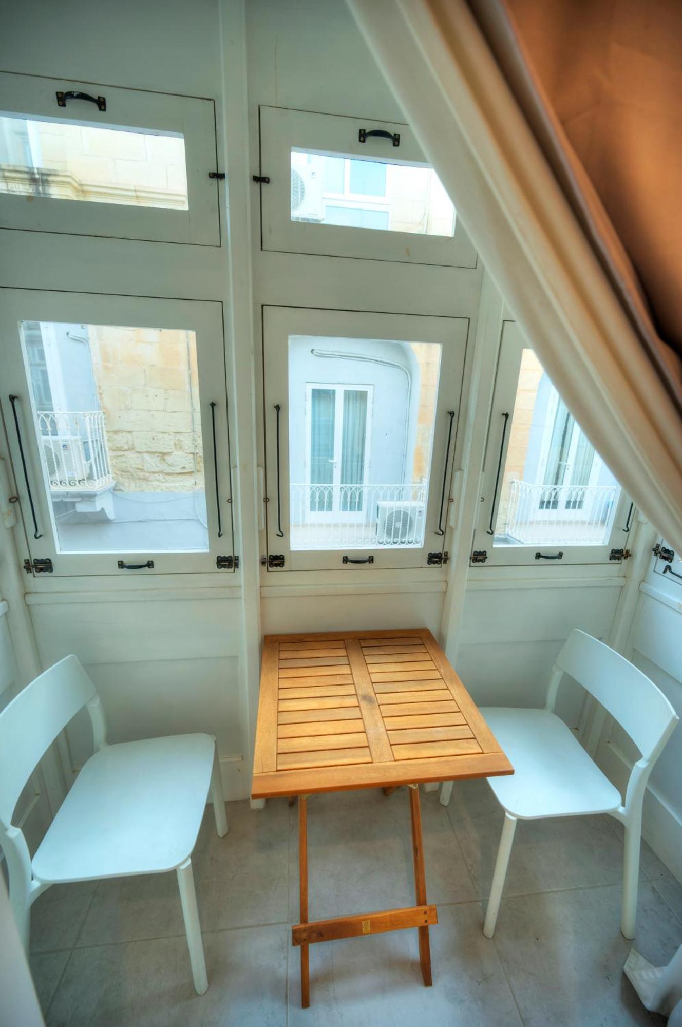 Seaview Sliema 30 Seconds To High Street & Ferry, 2X Double En-Suite Bedrooms, Modern Whole Traditional Townhouse, Kitchen, Living Area, & Roof Terrace 외부 사진