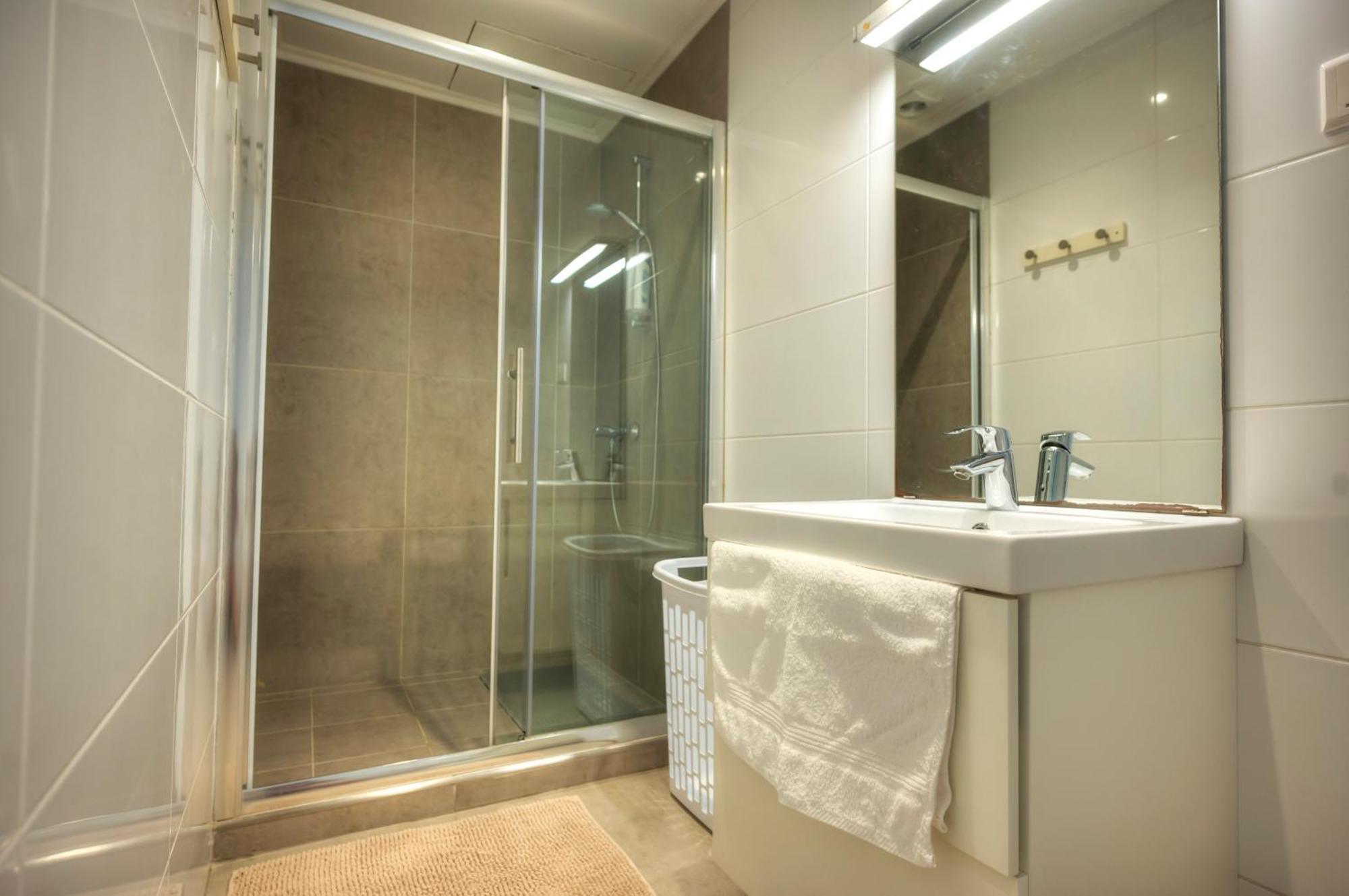 Seaview Sliema 30 Seconds To High Street & Ferry, 2X Double En-Suite Bedrooms, Modern Whole Traditional Townhouse, Kitchen, Living Area, & Roof Terrace 외부 사진