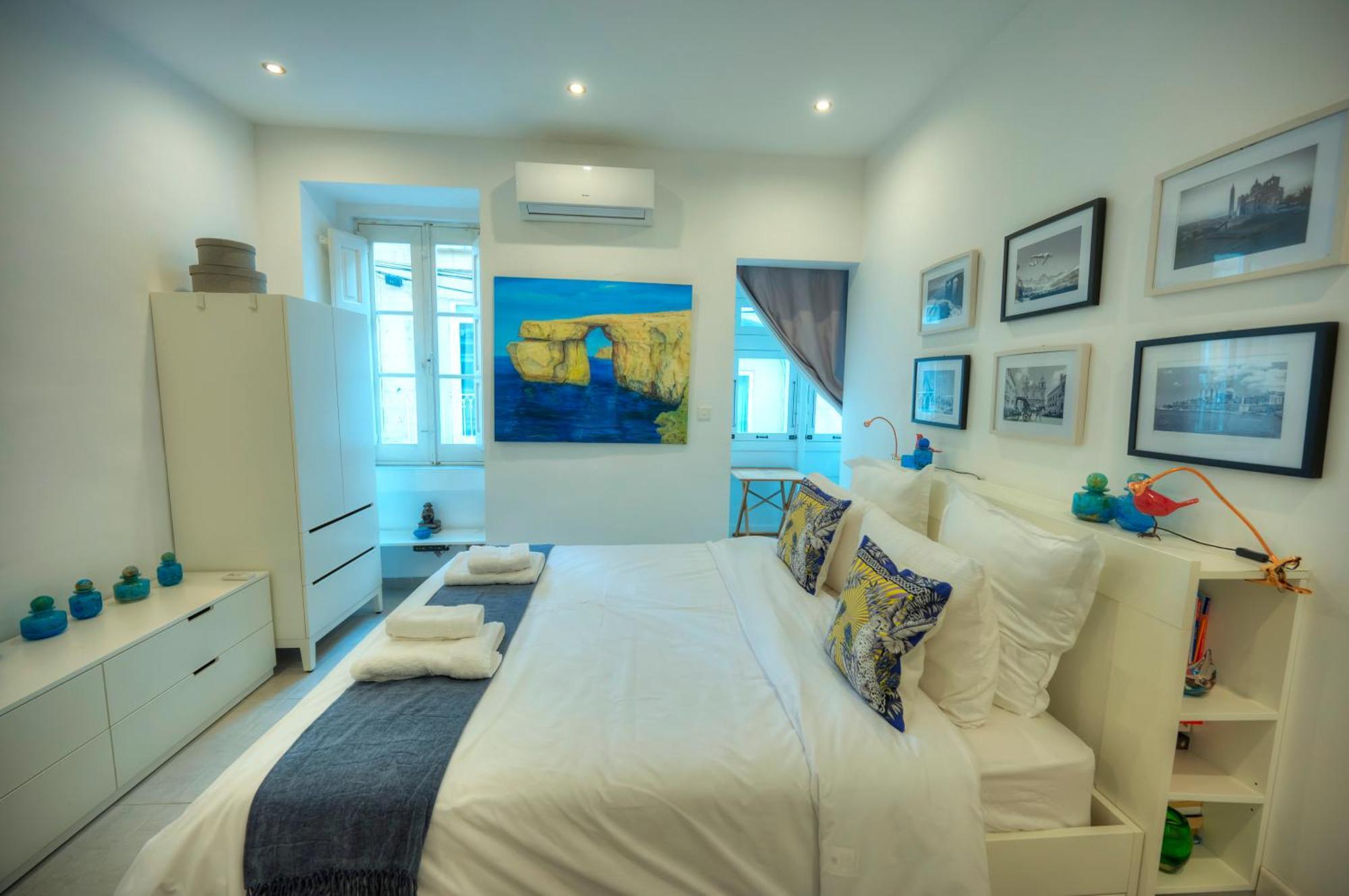 Seaview Sliema 30 Seconds To High Street & Ferry, 2X Double En-Suite Bedrooms, Modern Whole Traditional Townhouse, Kitchen, Living Area, & Roof Terrace 외부 사진